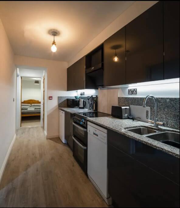 פנזאנס Spacious 2 Bedroom Apartment Near Seafront מראה חיצוני תמונה