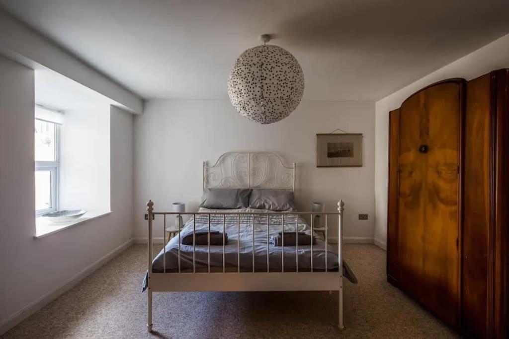 פנזאנס Spacious 2 Bedroom Apartment Near Seafront מראה חיצוני תמונה