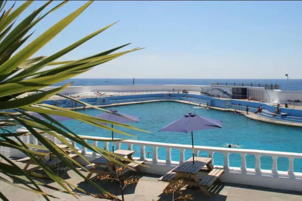 פנזאנס Spacious 2 Bedroom Apartment Near Seafront מראה חיצוני תמונה